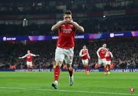 阿迪达斯发布与欧冠合作25周年纪念海报：梅西在列